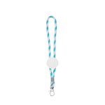 Llavero alargado tipo lanyard que es ajustable y lleva mosquetón color azul claro vista de impresión