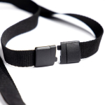 Lanyard de poliéster con porta credencial extensible bloqueador vista de ambiente