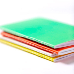 Cuaderno personalizado de colores llamativos A5 hojas lisas University