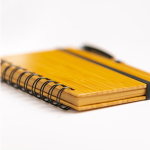 Bloc de notas de bambú con anillas y bolígrafo A6 hojas a rayas color marrón claro