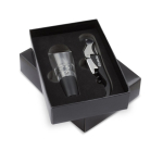 Set de vino compuesto por un sacacorchos y un decantador color negro vista de impresión