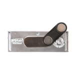 Identificador plateado con papel interior y cierre magnético color plateado