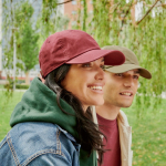 Gorra desestructurada con cierre hebilla y mezcla de algodón 280 g/m2 vista de ambiente