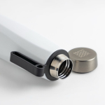 Botella termo de acero inoxidable reciclado con asa útil 750ml color blanco vista de ambiente