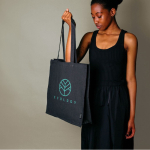 Bolsa de algodón reciclado de asas largas y certificación GRS 180 g/m2 color negro vista detalle 3