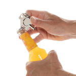 Llavero de zinc reciclado con llave de radiador y abridor color plateado sexta vista