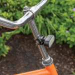 Set de dos luces de bici de plástico reciclado con 5 modos de luz color negro vista de ambiente 4