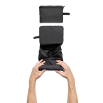 Bolsa deportiva plegable de RPET con bolsita para guardarla color negro quinta vista