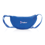 Bandolera ajustable de poliéster reciclado con gran compartimento color azul real vista con logo