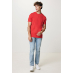 Camiseta unisex en algodón regular fit para promociones 180 g/m2 Iqoniq color coral vista con modelo