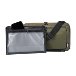 Bandolera de poliéster reciclado con compartimentos de malla color verde tercera vista