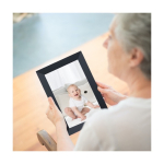 Marco de fotos digital Prixton Prado 10” con app ”Frameo” color negro imagen de estilo de vida