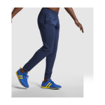 Pantalón deportivo de poliéster unisex con cintura elástica 220 g/m2 Roly color azul marino imagen de estilo de vida