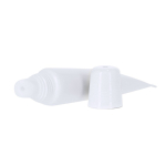Bálsamo labial en formato crema en tubo blanco con tapón a color SPF15 cuarta vista