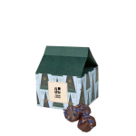 Casita navideña con bombones de ciruelas recubiertas de chocolate vista principal