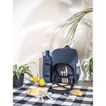 Mochila nevera para pícnic de poliéster reciclado con utensilios vista bodegón