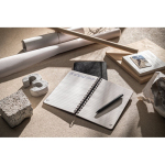 Bloc de notas con tapas de fieltro reciclado A5 hojas a rayas vista bodegón