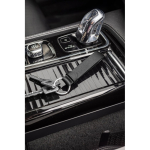 Llavero elegante de PU con anilla de metal y caja de papel kraft vista bodegón