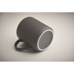 Taza de cerámica de color mate con un acabado en relieve 340ml color gris oscuro vista fotografía tercera vista