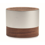 Altavoz inalámbrico de aluminio reciclado con detalles en nogal color madera cuarta vista