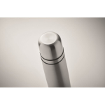 Termo de acero inoxidable reciclado con 2 tazas en la tapa 750ml color plateado mate vista fotografía cuarta vista
