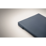 Libreta de tapa rígida  con bolígrafo en el interior A5 hojas a rayas color azul marino vista fotografía quinta vista