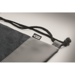 Mochila de cuerdas de poliéster RPET con detalle de cuero en la base color azul marino vista fotografía cuarta vista