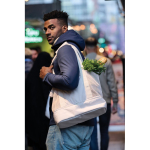 Elegante bolsa nevera 2 en 1 de RPET con forro de PEVA de 20L color beige vista de ambiente