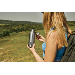 Botella térmica de acero inoxidable con asa Black+Blum 500ml color verde oliva vista de ambiente 4