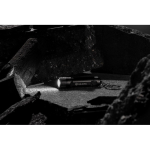 Linterna llavero recargable y ultra brillante con LED Gearx color negro vista de ambiente