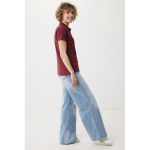Polo piqué de algodón reciclado mujer casual fit 220 g/m2 Iqoniq color burdeos tercera vista con modelo