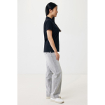 Polo piqué de algodón reciclado mujer casual fit 220 g/m2 Iqoniq color negro segunda vista con modelo