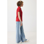 Polo piqué de algodón reciclado mujer casual fit 220 g/m2 Iqoniq color rojo cuarta vista con modelo