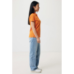 Polo piqué de algodón reciclado mujer casual fit 220 g/m2 Iqoniq color naranja tercera vista con modelo