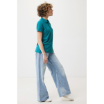 Polo piqué de algodón reciclado mujer casual fit 220 g/m2 Iqoniq color verde pastel tercera vista con modelo