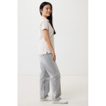 Polo piqué de algodón reciclado mujer casual fit 220 g/m2 Iqoniq color rosa claro tercera vista con modelo