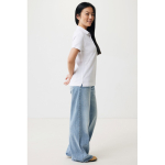 Polo piqué de algodón reciclado de mujer casual fit 220 g/m2 Iqoniq color blanco roto tercera vista con modelo