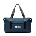 Bolsa de fin de semana repelente al agua con medida de viaje color azul marino vista de impresión