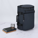 Mochila con 3 modalidades para transporte ideal para viaje 15'' color azul marino vista de ambiente