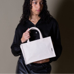 Bolsa pequeña de algodón reciclado para personalizar con asa corta color natural vista detalle 5