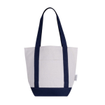 Bolsa de algodón reciclado con bolsillo exterior en un lado color azul marino primera vista