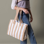 Bolsa grande de algodón reciclado con diseño de rayas verticales segunda vista