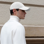 Gorra de microfibra transpirable con agujeros a los costados segunda vista