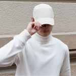 Gorra de microfibra transpirable con agujeros a los costados cuarta vista