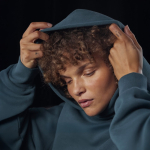 Sudadera unisex ecológica oversized con capucha 350 g/m2 B&C vista 3