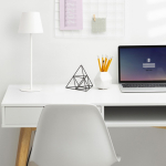 Lámpara de mesa de aluminio recargable y con altura regulable color blanco octava vista