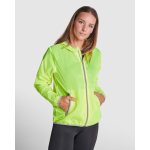 Cortavientos con capucha y bolsillo trasero plegable 60 g/m2 Roly Direct Angelo color negro quinta vista de uso