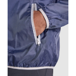 Cortavientos con capucha y bolsillo trasero plegable 60 g/m2 Roly Direct Angelo color azul real vista detalle 2