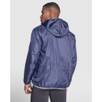 Cortavientos con capucha y bolsillo trasero plegable 60 g/m2 Roly Direct Angelo color azul real vista detalle 3