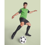 Conjunto sport unisex con 2 camisetas y 1 pantalón 140 g/m2 Roly Direct Juve color verde cuarta vista de uso